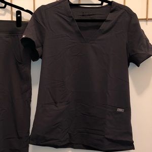 Figs Casma Three Pocket Scrub Top in Dark Gray